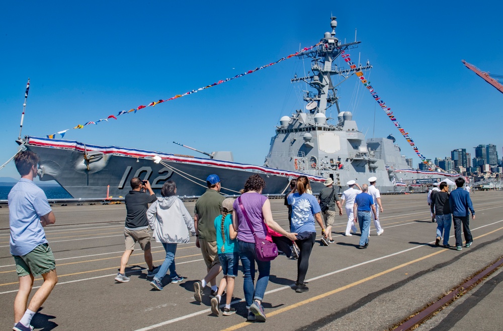 USS Sampson hosts ship tours during Seattle Fleet Week 2024