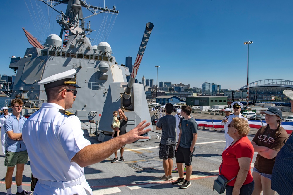 USS Sampson hosts ship tours during Seattle Fleet Week 2024