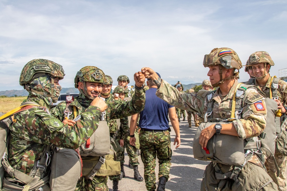 Colombian, 82nd Airborne Division paratroopers conduct final multinational jump during HYDRA III