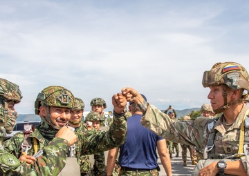 US, Colombian armies enhance interoperability during airborne infiltration exercise HYDRA III 2024