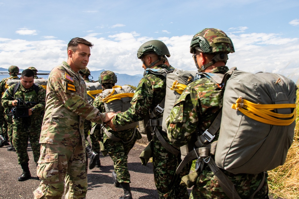 Colombian, 82nd Airborne Division paratroopers conduct final multinational jump during HYDRA III