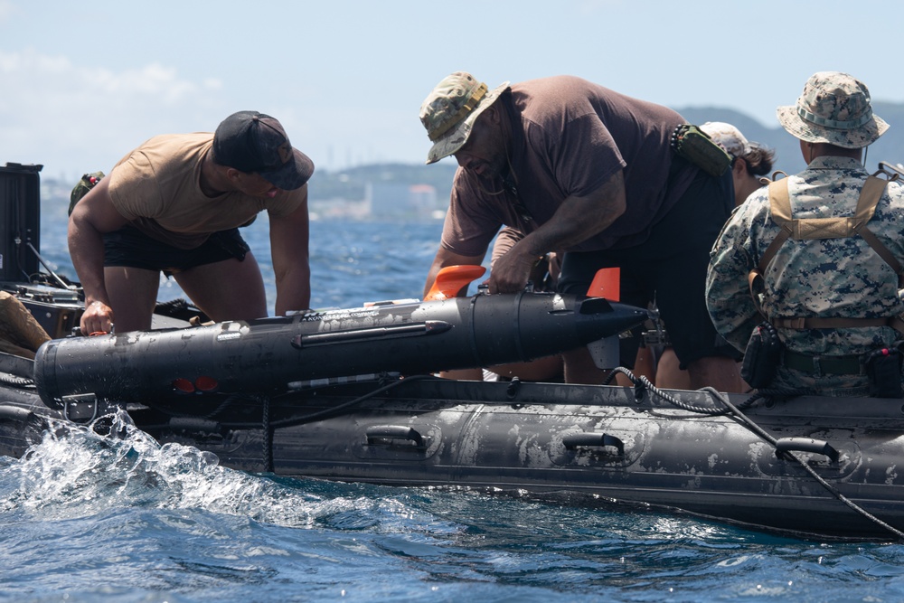 RD24 | 9th ESB, EODMU-1 Deploy an Unmanned Underwater Vehicle