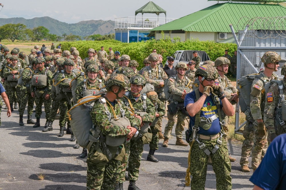 US, Colombian paratroopers jump in to HYDRA III