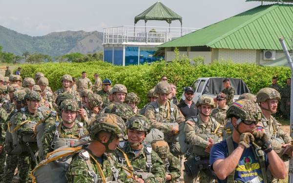US, Colombian paratroopers jump in to HYDRA III