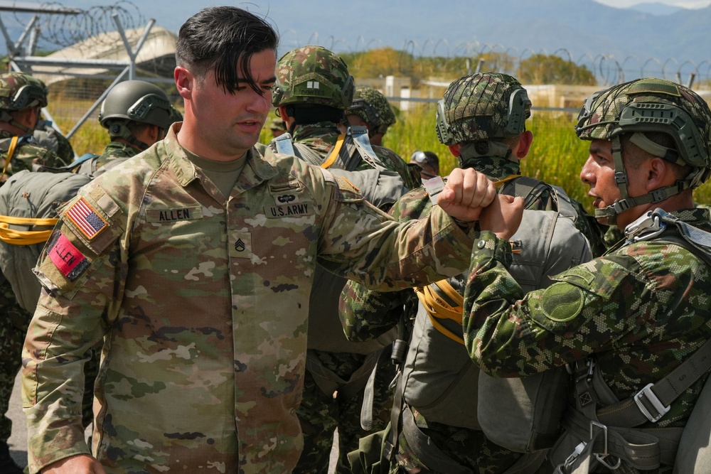 US, Colombian paratroopers jump in to HYDRA III