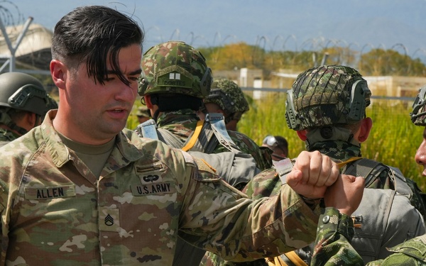 US, Colombian paratroopers jump in to HYDRA III