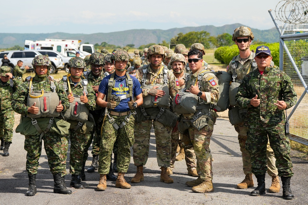 US, Colombian paratroopers jump in to HYDRA 24