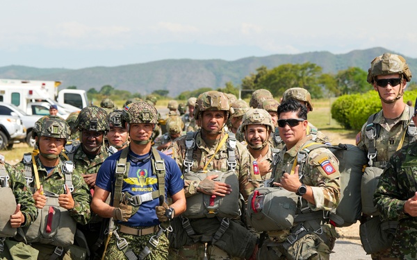 US, Colombian paratroopers jump in to HYDRA 24