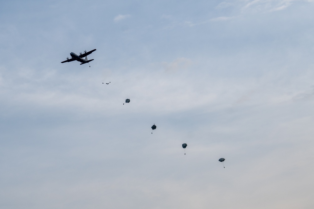 US, Colombian paratroopers conduct combined airborne operation during HYDRA 24