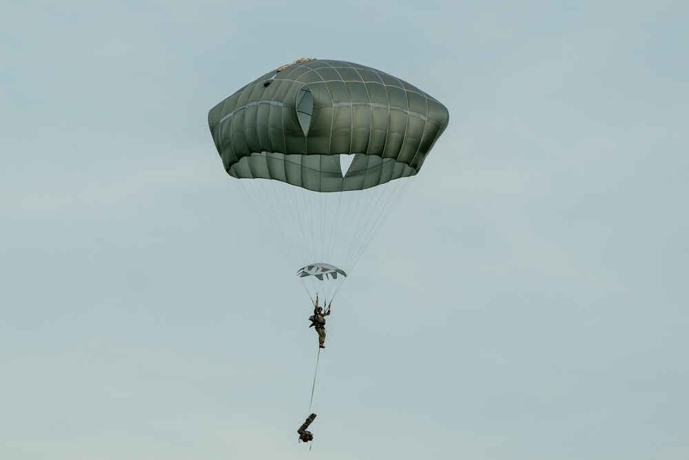 US, Colombian paratroopers conduct combined airborne operation during HYDRA 24