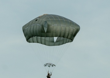 US, Colombian paratroopers conduct combined airborne operation during HYDRA 24