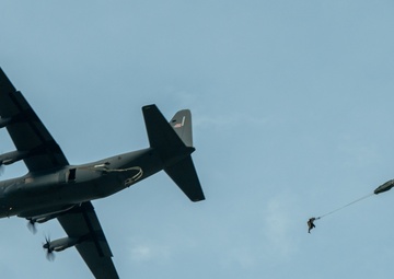 US, Colombian paratroopers conduct combined airborne operation during HYDRA 24
