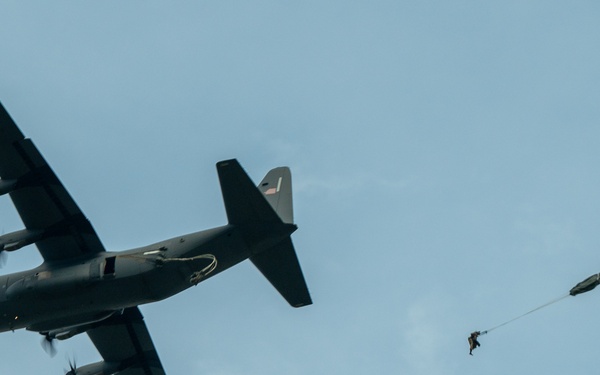 US, Colombian paratroopers conduct combined airborne operation during HYDRA 24