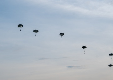 US, Colombian paratroopers conduct combined airborne operation during HYDRA 24