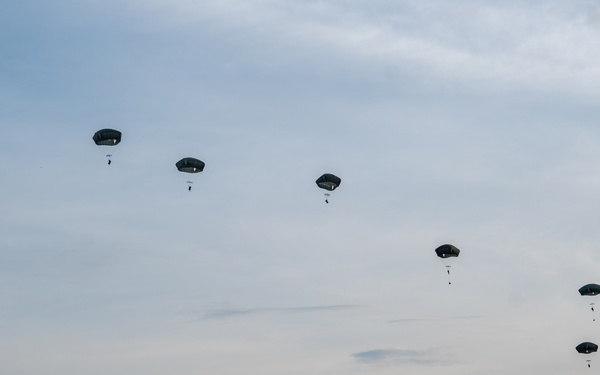 US, Colombian paratroopers conduct combined airborne operation during HYDRA 24