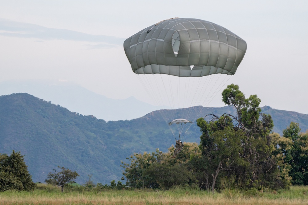 US, Colombian paratroopers conduct combined airborne operation during HYDRA 24