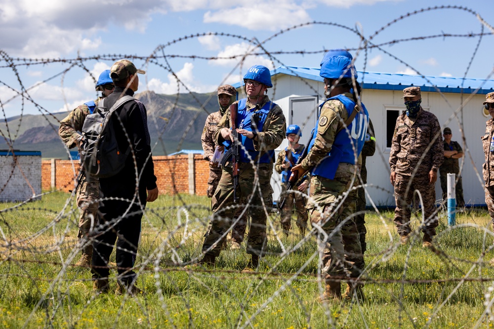 Soldiers Train in Checkpoint Operations