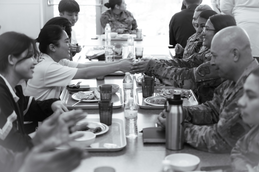 Okinawa Nursing Students Visit US Naval Hospital Okinawa