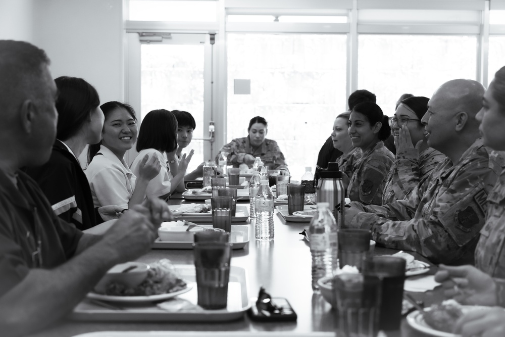 Okinawa Nursing Students Visit US Naval Hospital Okinawa