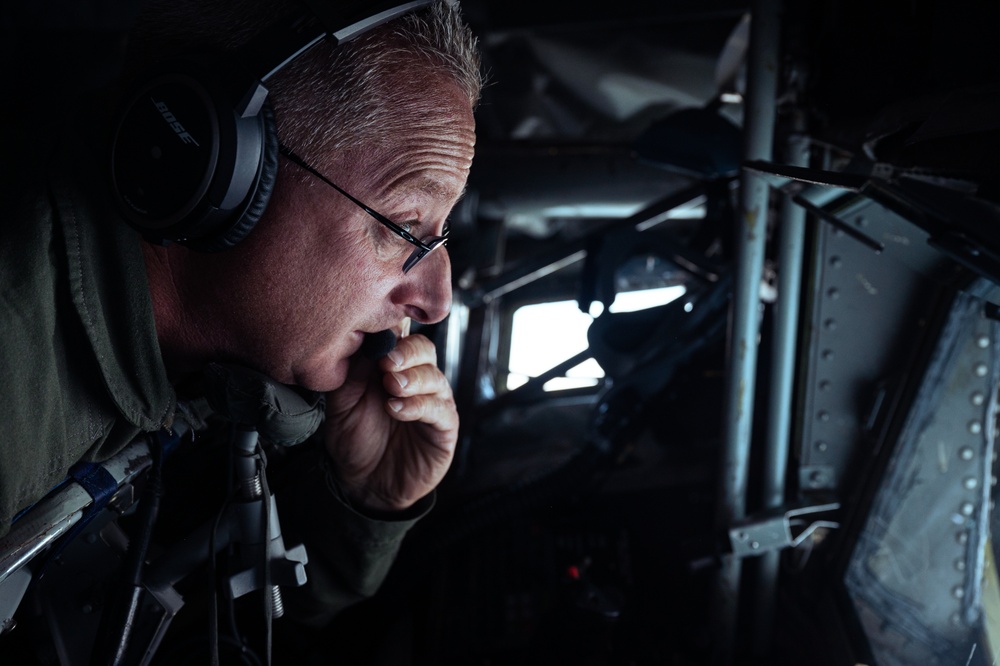 Boom Operator Communicates with Receiving F-16C Fighting Falcon Pilot