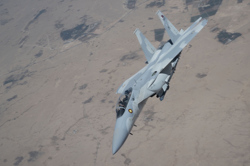 U.S. KC-135s refuel Qatari F-15s during exercise Sky Shield 9