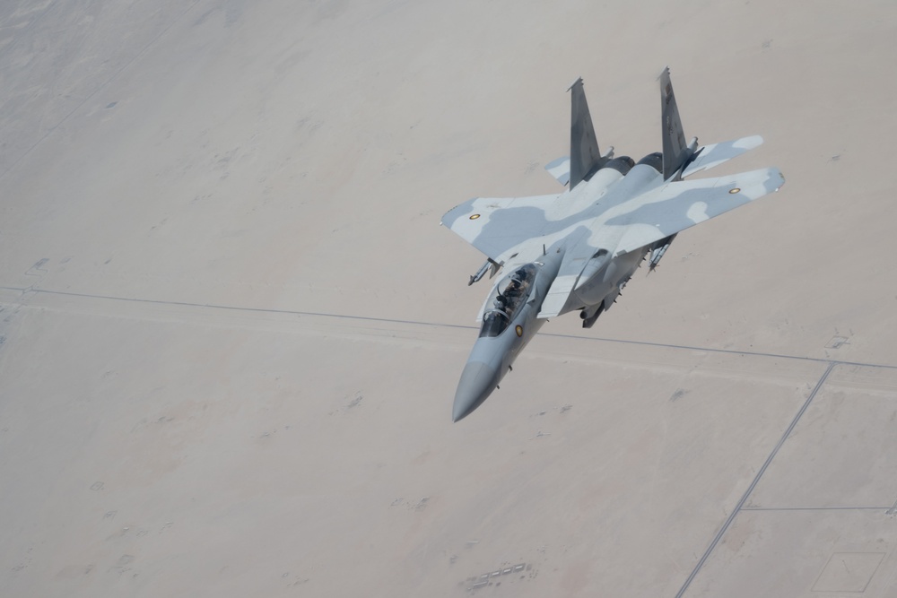 U.S. KC-135s refuel Qatari F-15s during exercise Sky Shield 9