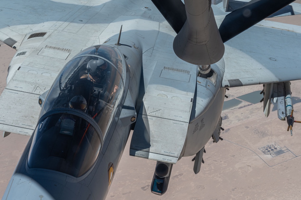 U.S. KC-135s refuel Qatari F-15s during exercise Sky Shield 9