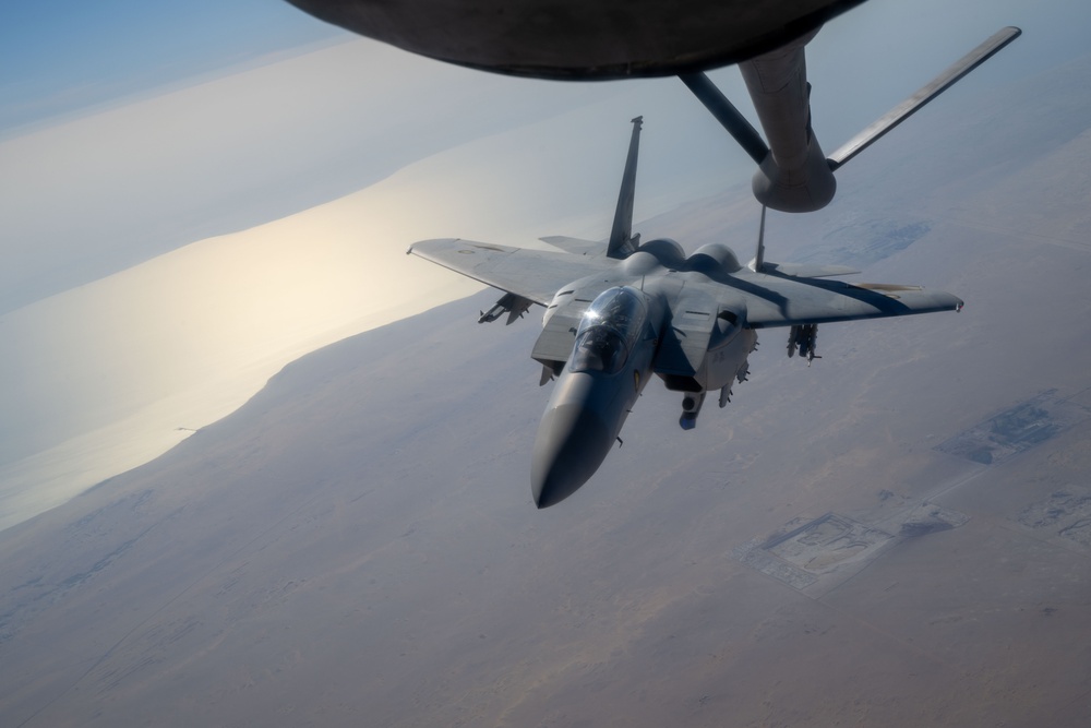U.S. KC-135s refuel Qatari F-15s during exercise Sky Shield 9