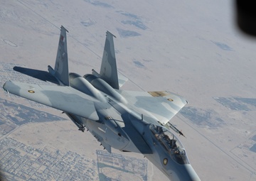 U.S. KC-135s refuel Qatari F-15s during exercise Sky Shield 9