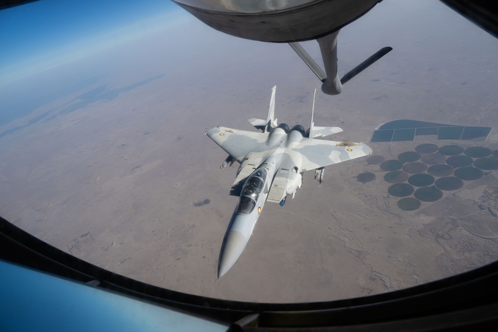 U.S. KC-135s refuel Qatari F-15s during exercise Sky Shield 9