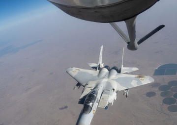 U.S. KC-135s refuel Qatari F-15s during exercise Sky Shield 9