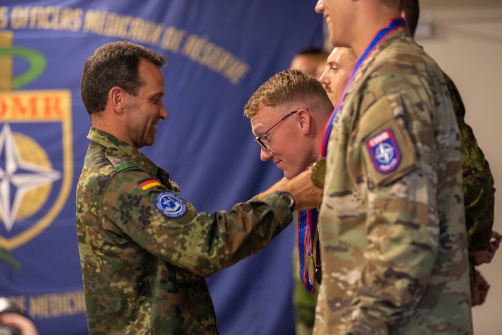 Sgt. Thomas Hunt receives a bronze medal