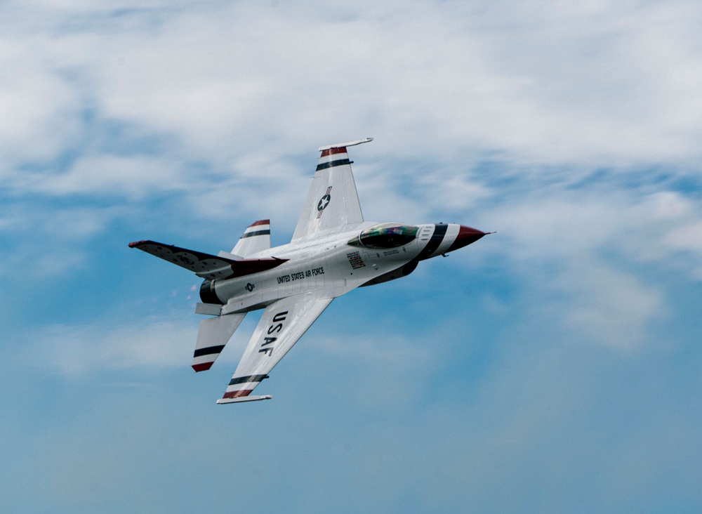 Thunderbirds headline Arctic Thunder