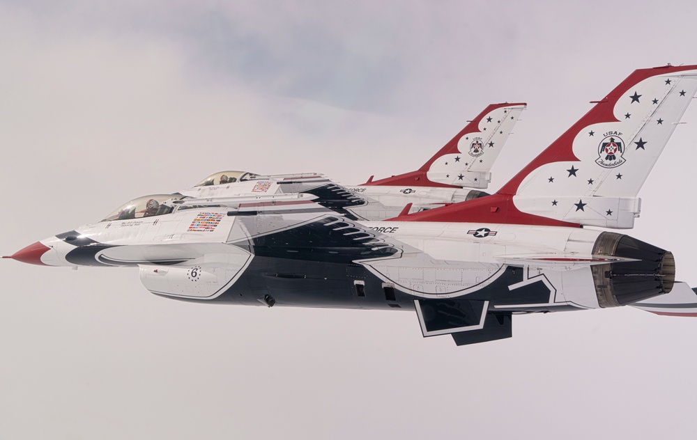 Thunderbirds perform Aerial Refueling