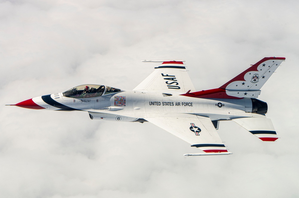 Thunderbirds perform Aerial Refueling