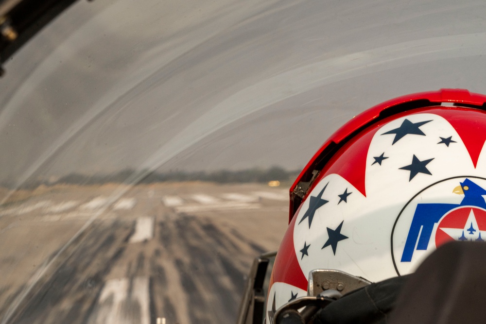 Thunderbirds perform Aerial Refueling