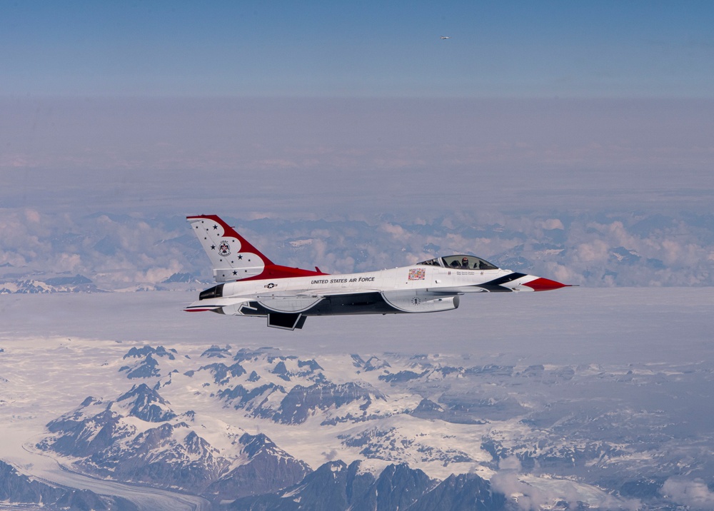 Thunderbirds perform Aerial Refueling