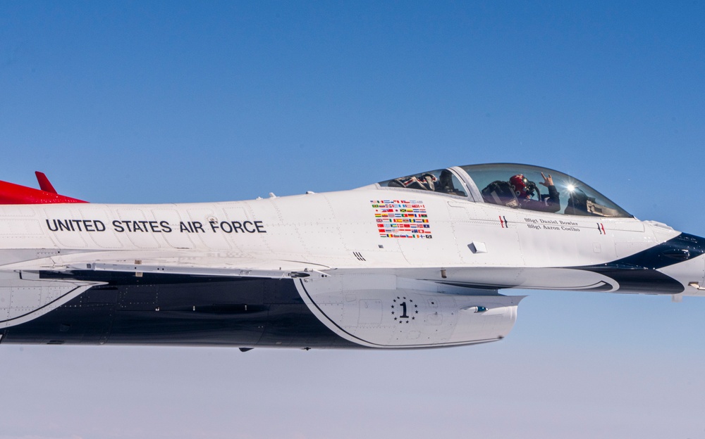 Thunderbirds perform Aerial Refueling