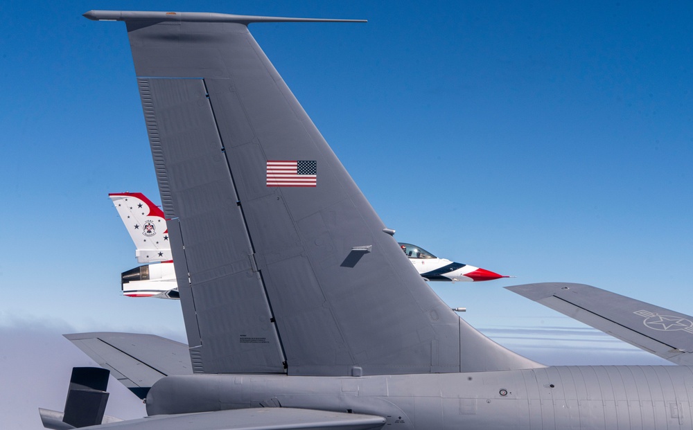 Thunderbirds perform Aerial Refueling