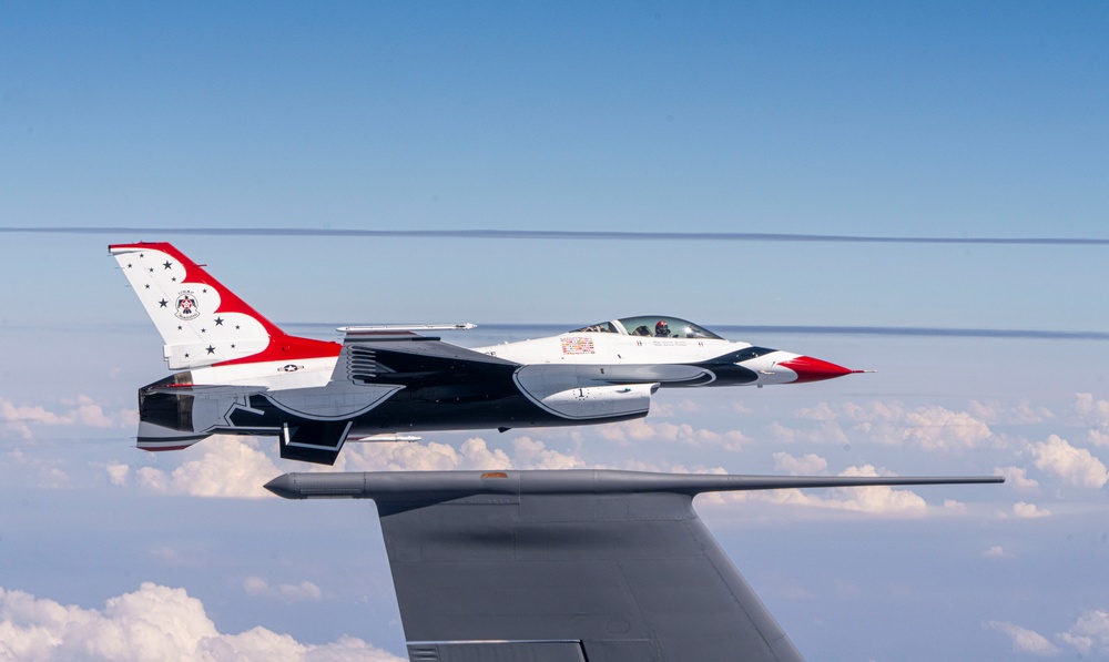 Thunderbirds perform Aerial Refueling