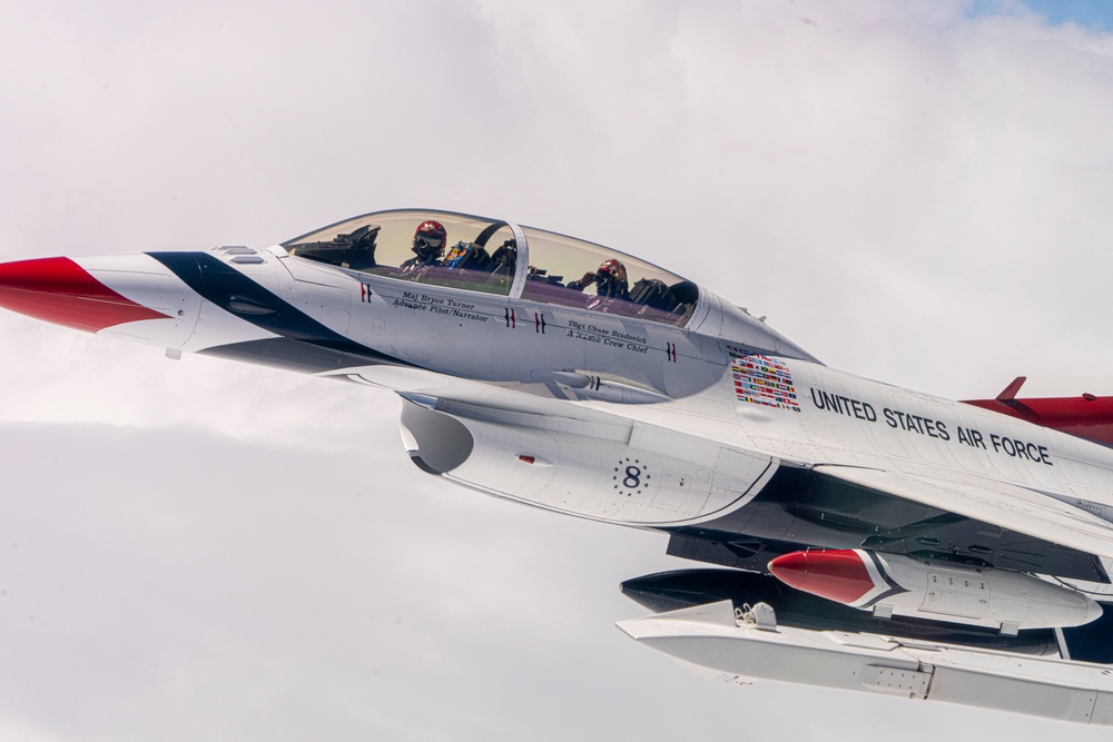Thunderbirds perform Aerial Refueling