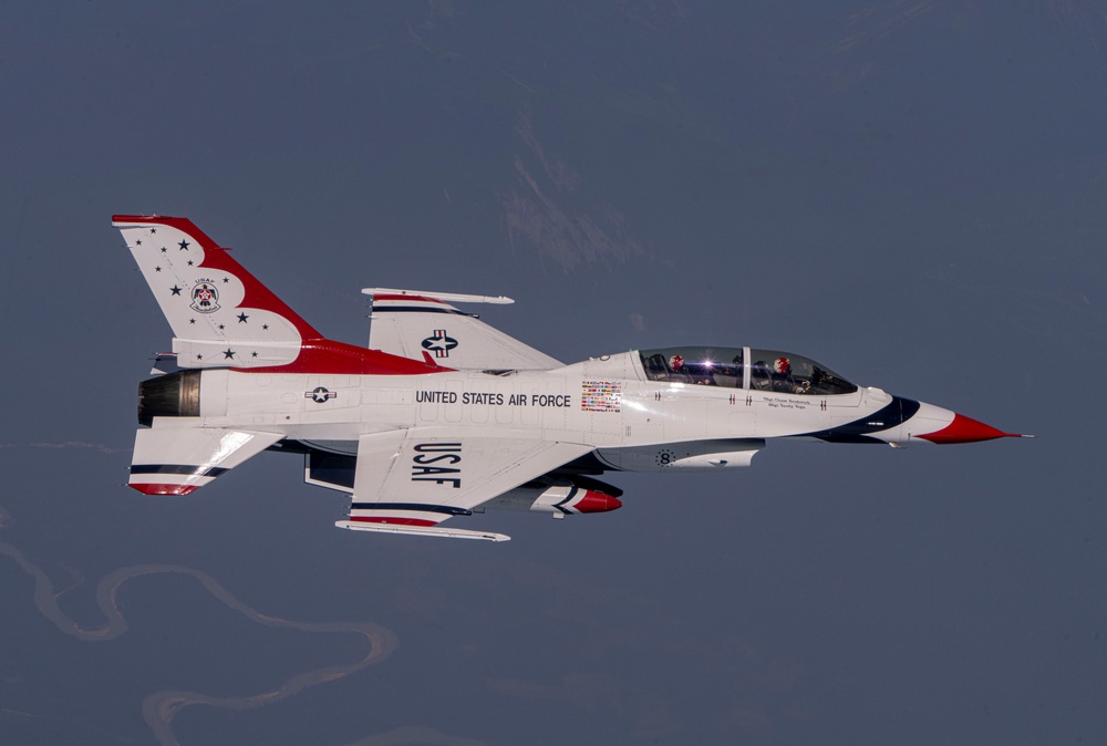 Thunderbirds perform Aerial Refueling