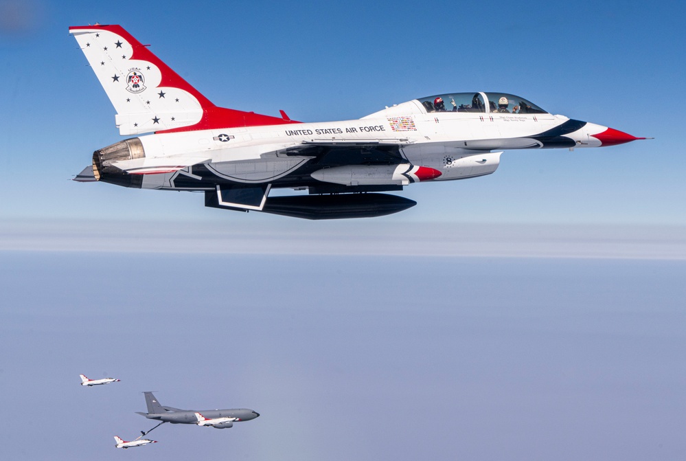 Thunderbirds perform Aerial Refueling