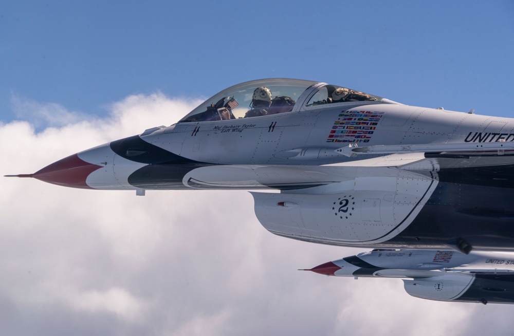 Thunderbirds perform Aerial Refueling