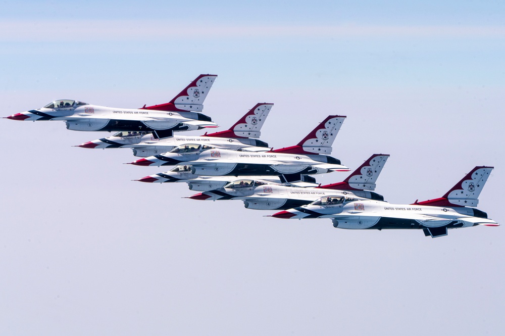 Thunderbirds arrive in Milwaukee