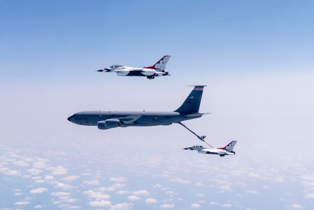 Thunderbirds arrive in Milwaukee