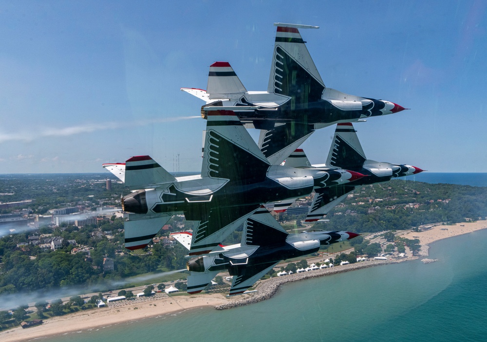 Thunderbirds arrive in Milwaukee