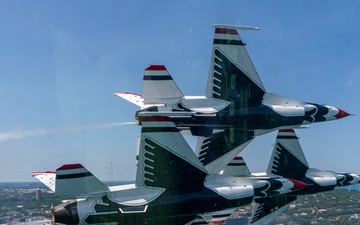 Thunderbirds arrive in Milwaukee