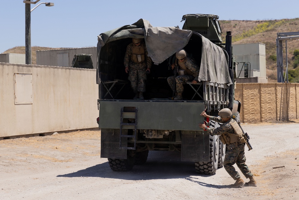 I MSB Marines participate in tactical convoy course