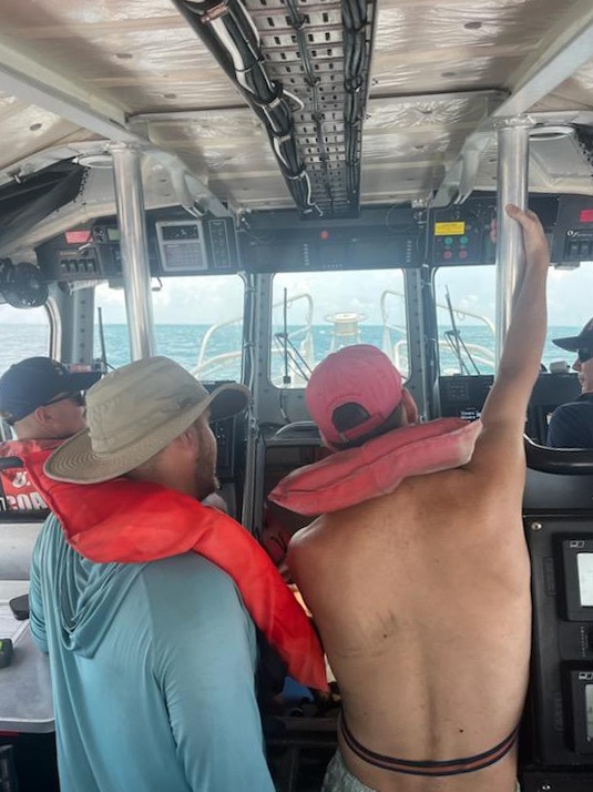 Coast Guard rescues 4 after vessel sinks 20 miles off Tybee Island